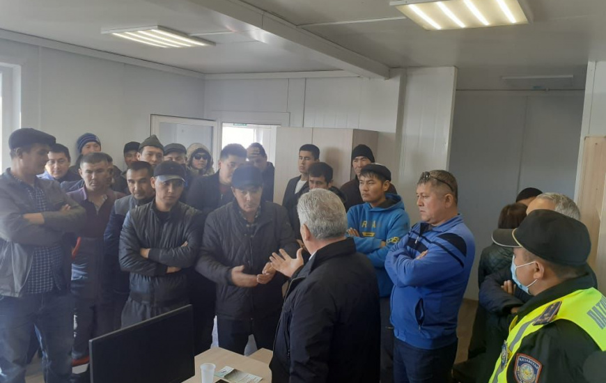 "Ташкент-Самара" жол учаскесінде алысқа жүретін жүргізушілермен кездесу өтті
